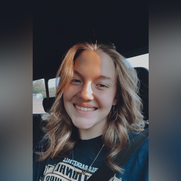 Meet your Posher, Laci - Picture 1 of 1